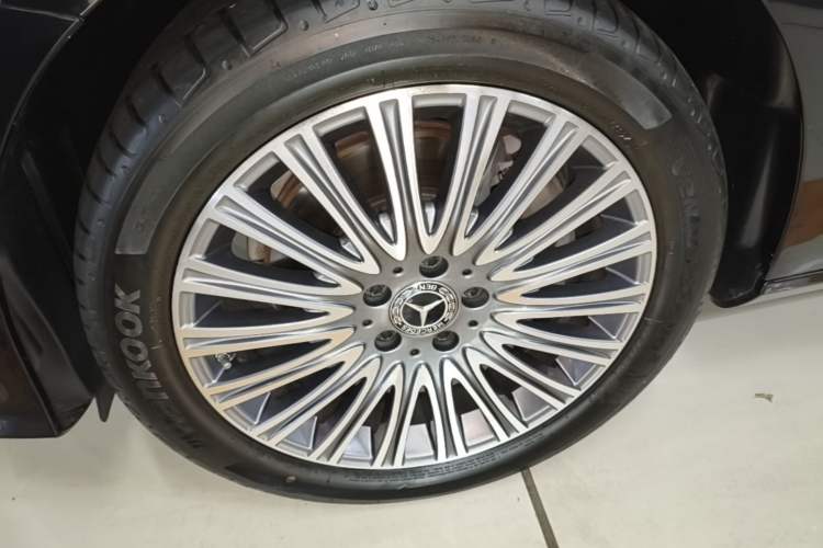 Used Mercedes-Benz E-Class 2023 E 300 L Stylish Model Left Front Wheel Hub