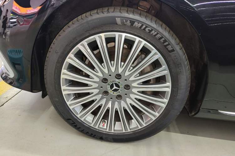Used Mercedes-Benz E-Class 2023 E 300 L Luxury Model Left Front Wheel Hub