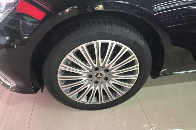 Used Mercedes-Benz E-Class 2023 Updated E 300 L Luxury Edition Left Front Wheel Hub