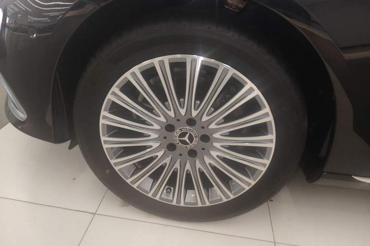 Used Mercedes-Benz E-Class 2023 Updated E 300 L Fashion Edition Left Front Wheel Hub