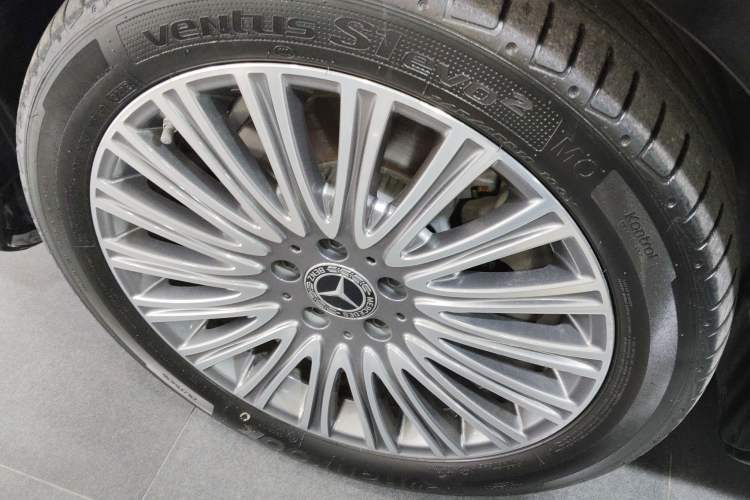 Used Mercedes-Benz E-Class 2023 E 300 L Luxury Model Left Front Wheel Hub