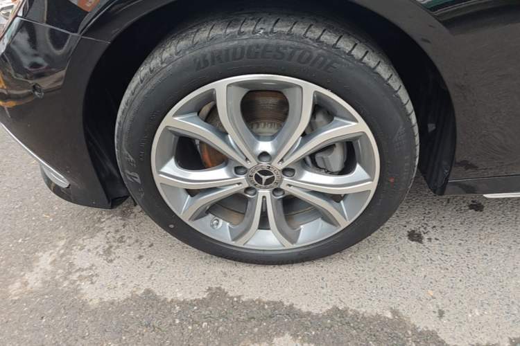 Used Mercedes-Benz E-Class 2023 Restyled E 300 L Sport Luxury Edition Left Front Wheel Hub