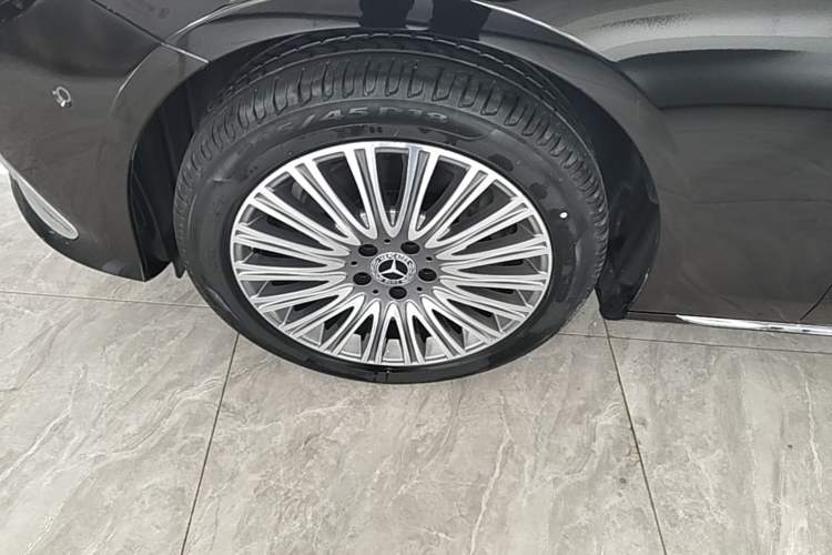 Used Mercedes-Benz E-Class 2023 Updated E 300 L Fashion Edition Left Front Wheel Hub