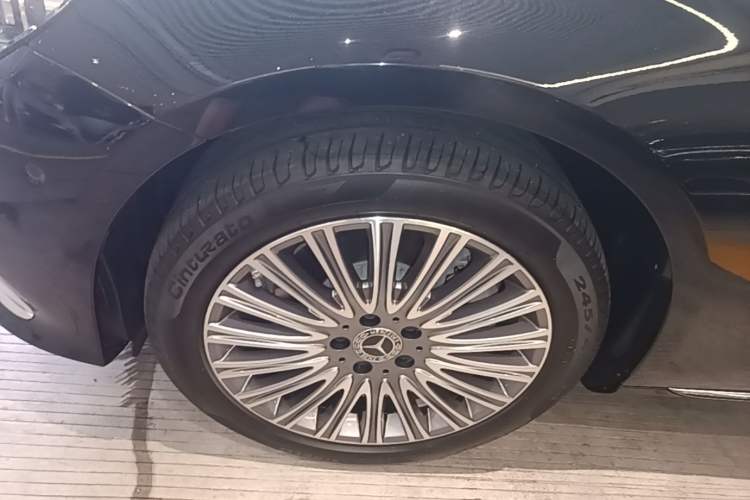 Used Mercedes-Benz E-Class 2023 Revised E 300 L Prestige Edition Left Front Wheel Hub