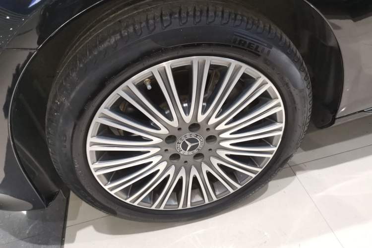 Used Mercedes-Benz E-Class 2023 E 300 L Luxury Model Left Front Wheel Hub