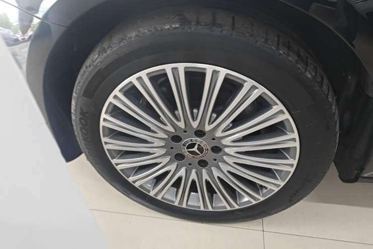 Used Mercedes-Benz E-Class 2023 Revised E 300 L Prestige Edition Left Front Wheel Hub
