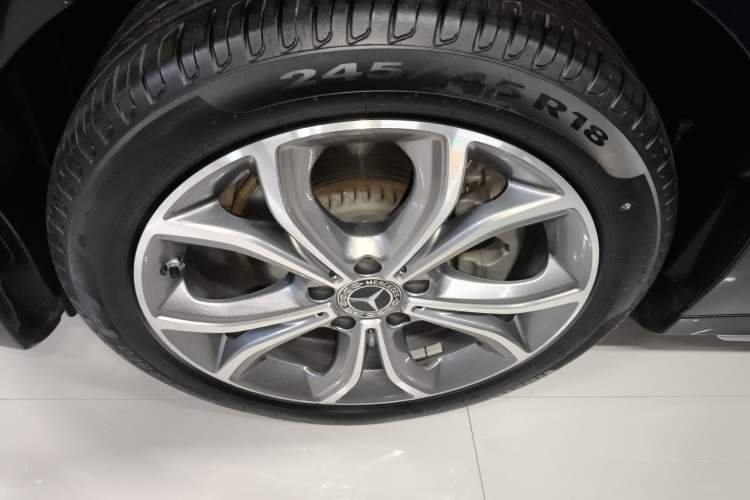 Used Mercedes-Benz E-Class 2023 E 300 L Sport Luxury Edition Left Front Wheel Hub