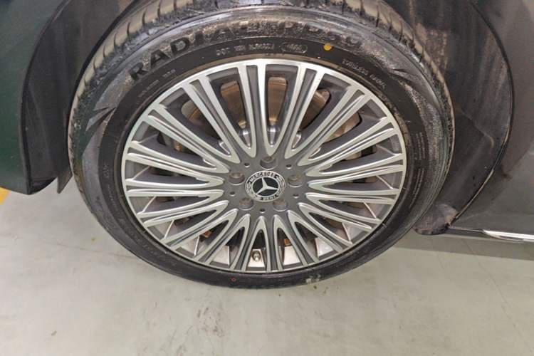 Used Mercedes-Benz E-Class 2023 E 300 L Stylish Model Left Front Wheel Hub