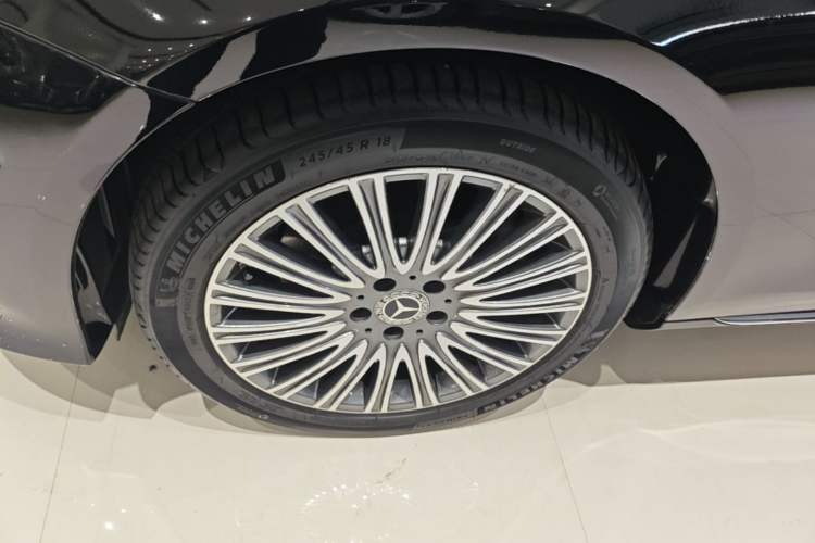 Used Mercedes-Benz E-Class 2023 Updated E 300 L Luxury Edition Left Front Wheel Hub