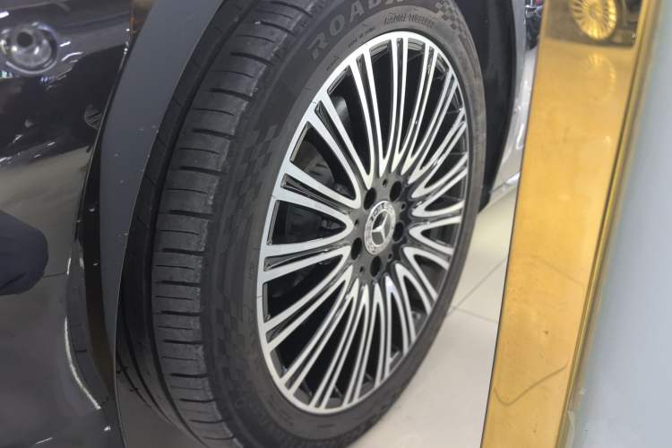 Used Mercedes-Benz E-Class 2023 Updated E 300 L Luxury Edition Left Front Wheel Hub