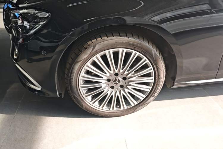Used Mercedes-Benz E-Class 2023 E 300 L Luxury Model Left Front Wheel Hub