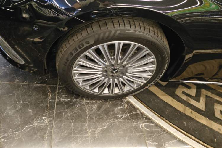 Used Mercedes-Benz E-Class 2023 E 300 L Luxury Model Left Front Wheel Hub