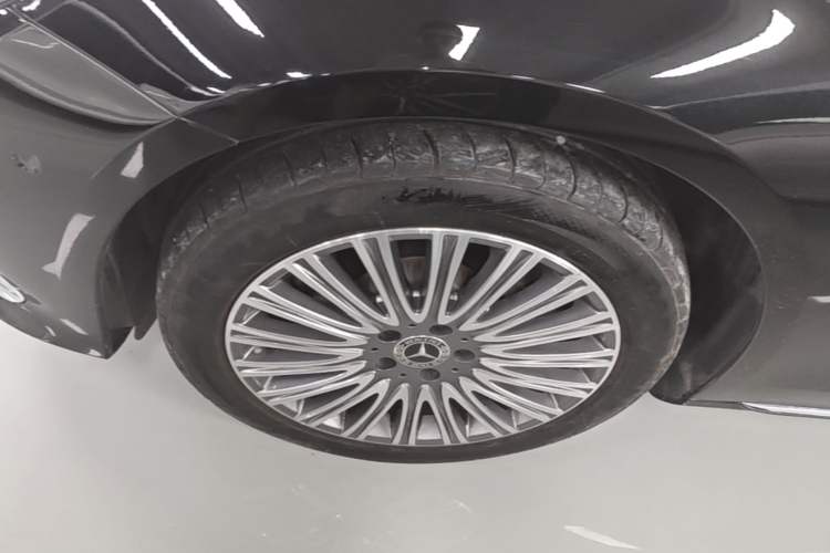 Used Mercedes-Benz E-Class 2023 Updated E 300 L Luxury Edition Left Front Wheel Hub