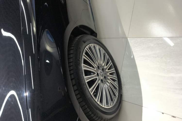 Used Mercedes-Benz E-Class 2023 E 300 L Stylish Model Left Front Wheel Hub