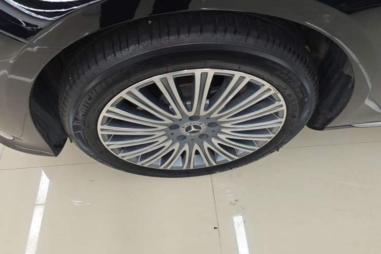 Used Mercedes-Benz E-Class 2023 E 300 L Luxury Model Left Front Wheel Hub