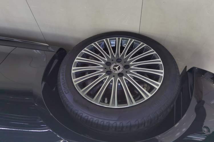 Used Mercedes-Benz E-Class 2023 Restyled E 300 L Sport Luxury Edition Left Front Wheel Hub
