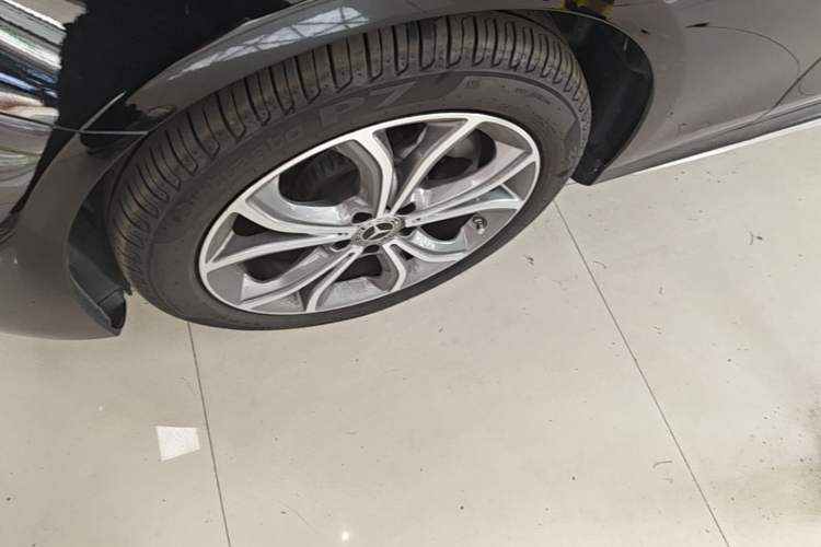 Used Mercedes-Benz E-Class 2023 Restyled E 300 L Sporty and Stylish Edition Left Front Wheel Hub