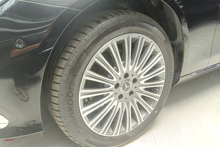 Used Mercedes-Benz E-Class 2023 Updated E 300 L Fashion Edition Left Front Wheel Hub