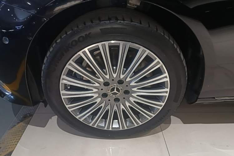 Used Mercedes-Benz E-Class 2023 Updated E 300 L Luxury Edition Left Front Wheel Hub