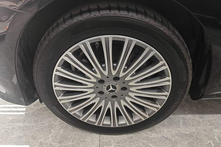 Used Mercedes-Benz E-Class 2023 E 300 L Luxury Model Left Front Wheel Hub