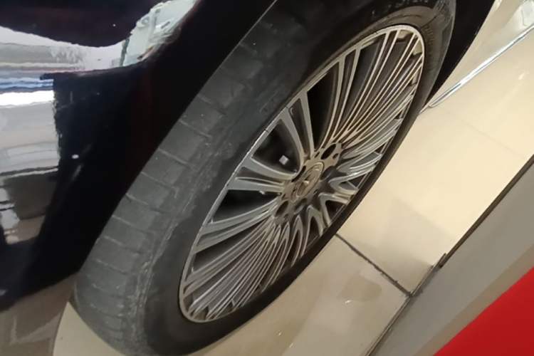 Used Mercedes-Benz E-Class 2023 E 300 L Luxury Model Left Front Wheel Hub