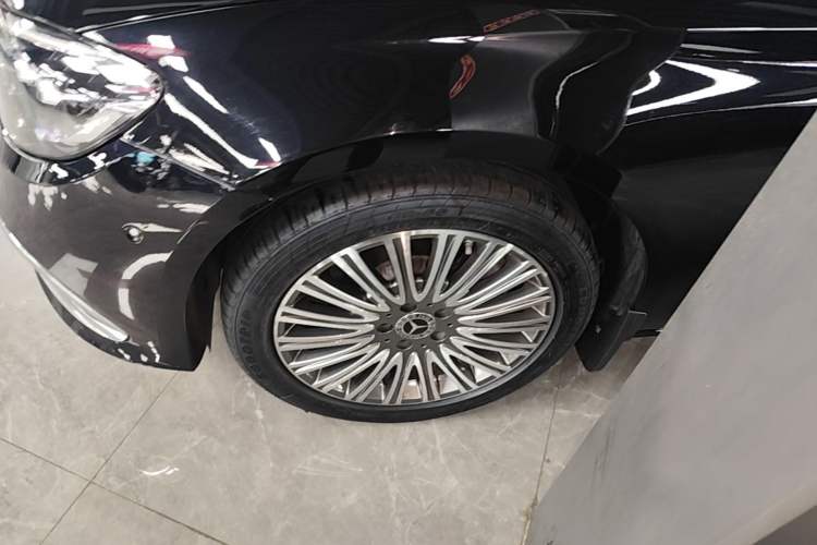 Used Mercedes-Benz E-Class 2023 E 300 L Luxury Model Left Front Wheel Hub