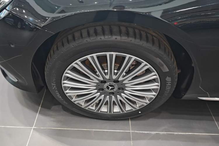 Used Mercedes-Benz E-Class 2023 Updated E 300 L Fashion Edition Left Front Wheel Hub