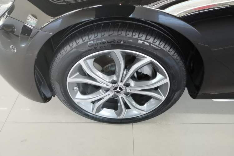 Used Mercedes-Benz E-Class 2023 E 300 L Sporty and Stylish Model Left Front Wheel Hub