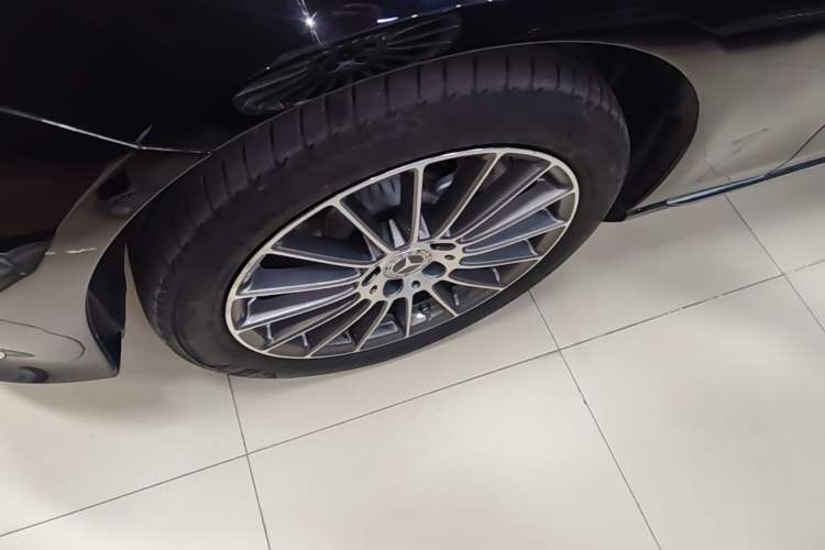 Used Mercedes-Benz E-Class 2023 E 260 L 4MATIC Left Front Wheel Hub