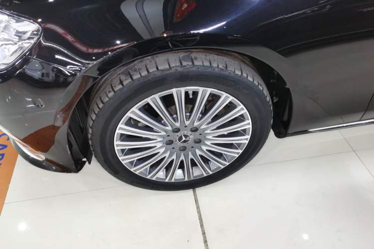 Used Mercedes-Benz E-Class 2023 Updated E 300 L Luxury Edition Left Front Wheel Hub