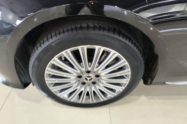 Used Mercedes-Benz E-Class 2023 Updated E 300 L Luxury Edition Left Front Wheel Hub