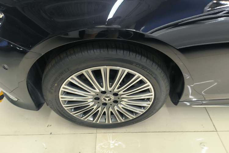 Used Mercedes-Benz E-Class 2023 E 300 L Sporty and Stylish Model Left Front Wheel Hub