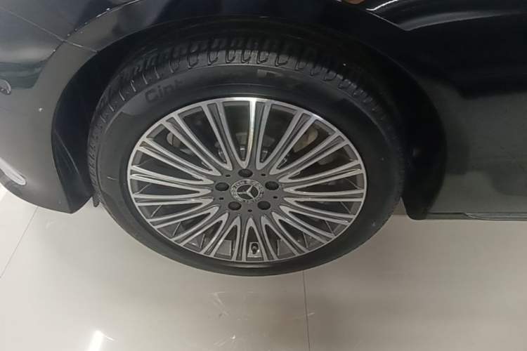 Used Mercedes-Benz E-Class 2023 Updated E 300 L Luxury Edition Left Front Wheel Hub