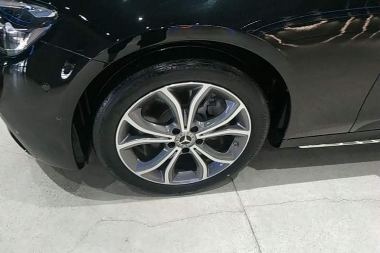 Used Mercedes-Benz E-Class 2023 Restyled E 300 L Sport Luxury Edition Left Front Wheel Hub