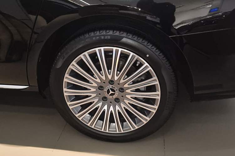Used Mercedes-Benz E-Class 2023 Updated E 300 L Fashion Edition Left Front Wheel Hub