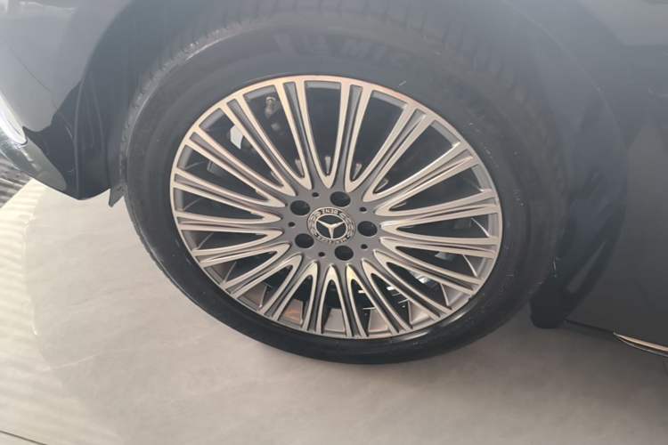 Used Mercedes-Benz E-Class 2023 Updated E 300 L Luxury Edition Left Front Wheel Hub