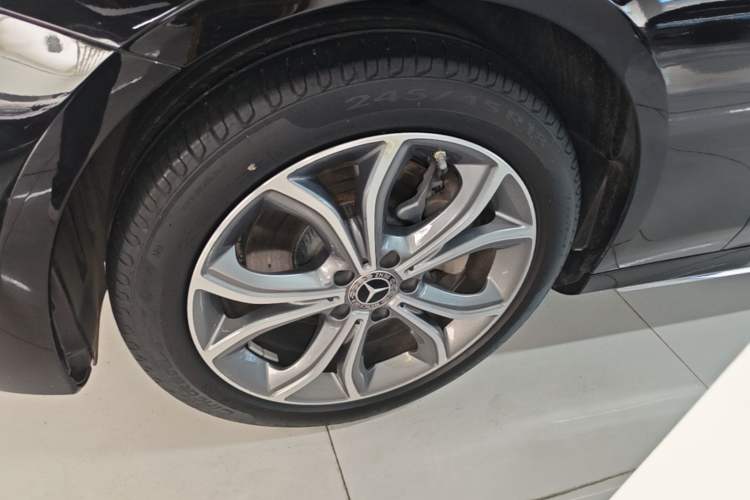 Used Mercedes-Benz E-Class 2023 E 300 L Sporty and Stylish Model Left Front Wheel Hub