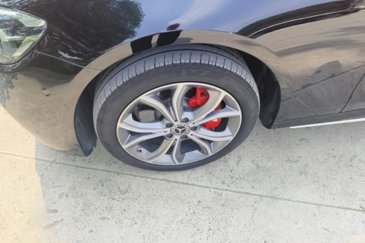 Used Mercedes-Benz E-Class 2023 E 300 L Sport Luxury Edition Left Front Wheel Hub