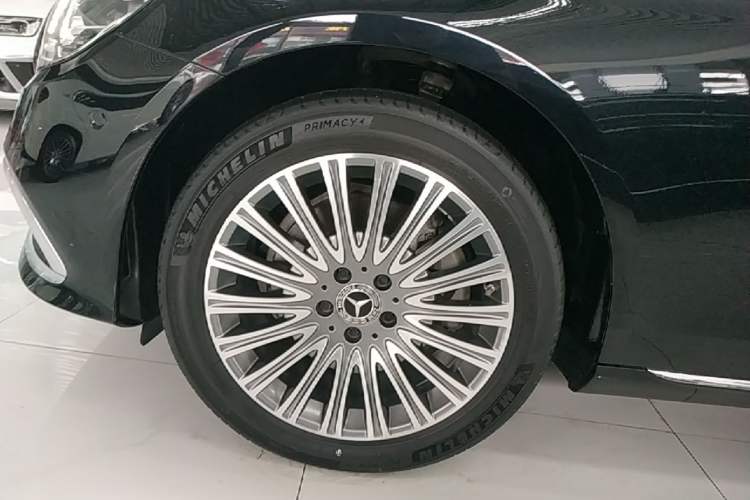 Used Mercedes-Benz E-Class 2023 Updated E 300 L Luxury Edition Left Front Wheel Hub