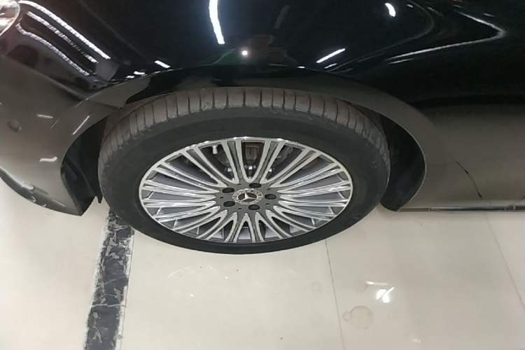 Used Mercedes-Benz E-Class 2023 Updated E 300 L Luxury Edition Left Front Wheel Hub