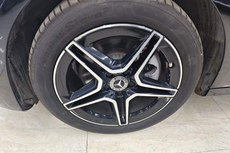 Used Mercedes-Benz E-Class 2023 E 260 Stylish Sports Edition Left Front Wheel Hub