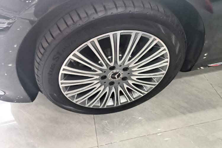 Used Mercedes-Benz E-Class 2023 Updated E 300 L Luxury Edition Left Front Wheel Hub