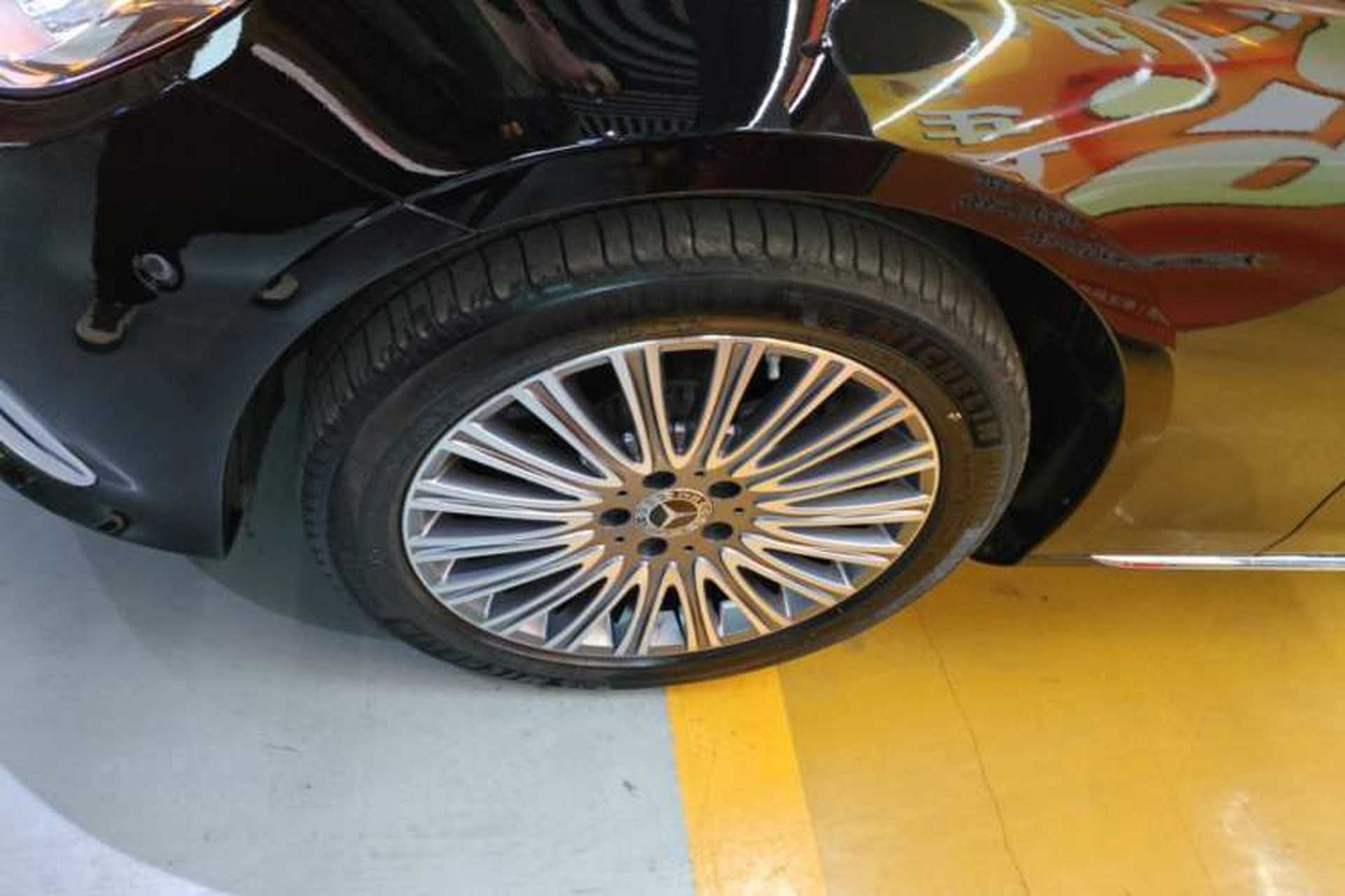 Used Mercedes-Benz E-Class 2023 Updated E 300 L Luxury Edition Left Front Wheel Hub