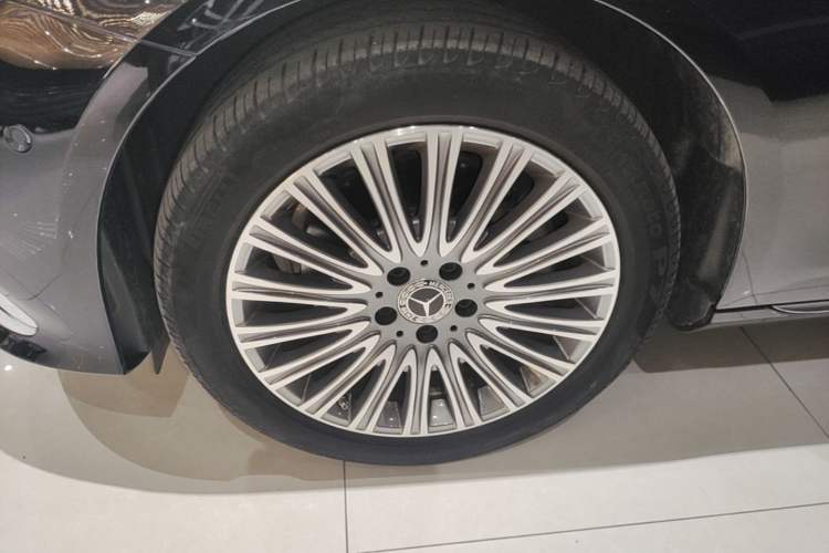 Used Mercedes-Benz E-Class 2023 E 300 L Luxury Model Left Front Wheel Hub