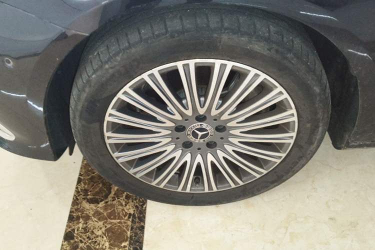 Used Mercedes-Benz E-Class 2023 Updated E 300 L Luxury Edition Left Front Wheel Hub