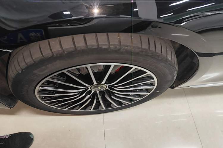 Used Mercedes-Benz E-Class 2023 Updated E 300 L Luxury Edition Left Front Wheel Hub