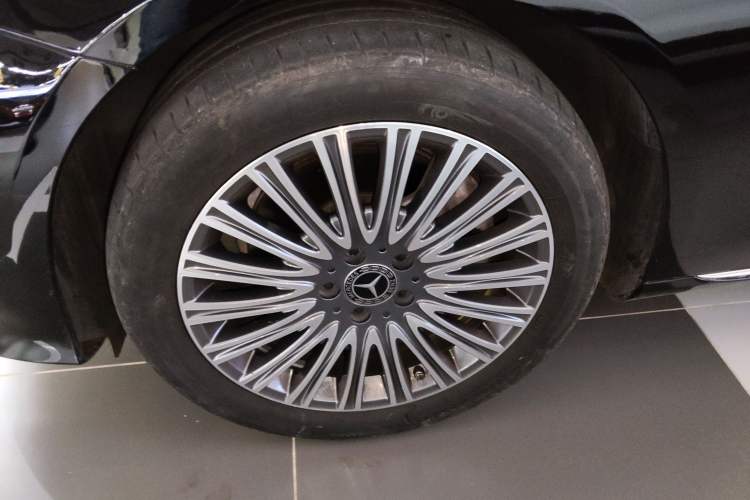 Used Mercedes-Benz E-Class 2023 Updated E 300 L Fashion Edition Left Front Wheel Hub