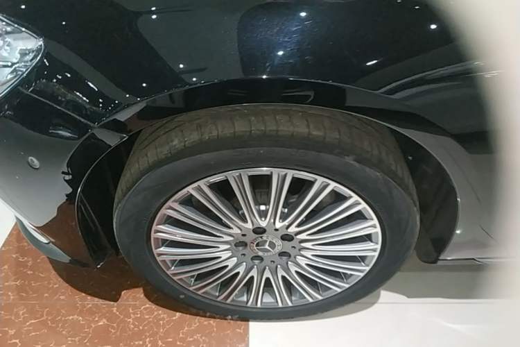 Used Mercedes-Benz E-Class 2023 E 300 L Luxury Model Left Front Wheel Hub