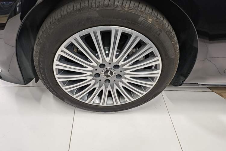 Used Mercedes-Benz E-Class 2023 E 300 L Luxury Model Left Front Wheel Hub