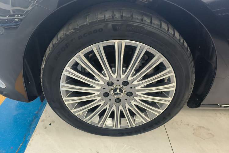 Used Mercedes-Benz E-Class 2023 E 300 L Stylish Model Left Front Wheel Hub